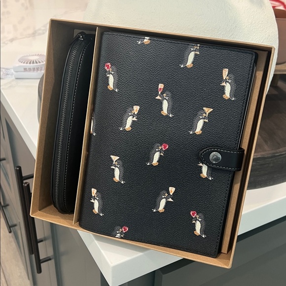 Cute. Coach 🐧🐧Notebook Set... - Picture 10 of 14